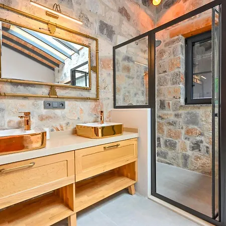 Villa Skylight Goecek *